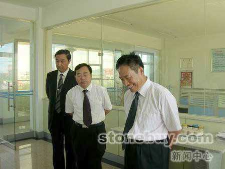 省局王殿華副局長到省石材檢測中心檢查指導工作 省局王殿華副局長到省石材檢測中心檢查指導工作