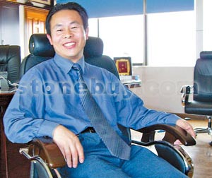 從重慶來昆明闖天下 打工仔賣石頭賣成億萬富豪 從重慶來昆明闖天下 打工仔賣石頭賣成億萬富豪