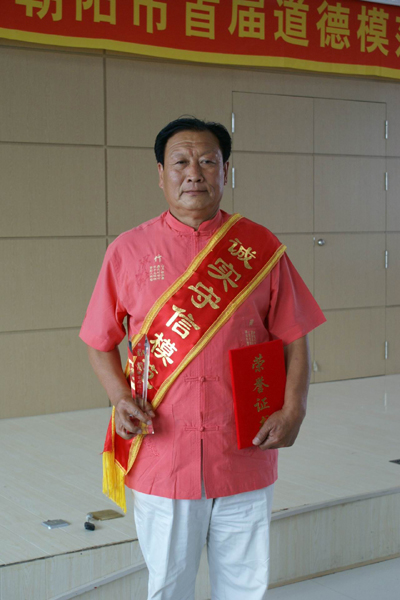“石”中求實(shí)—記誠實(shí)守信模范杜樹生 “石”中求實(shí)—記誠實(shí)守信模范杜樹生