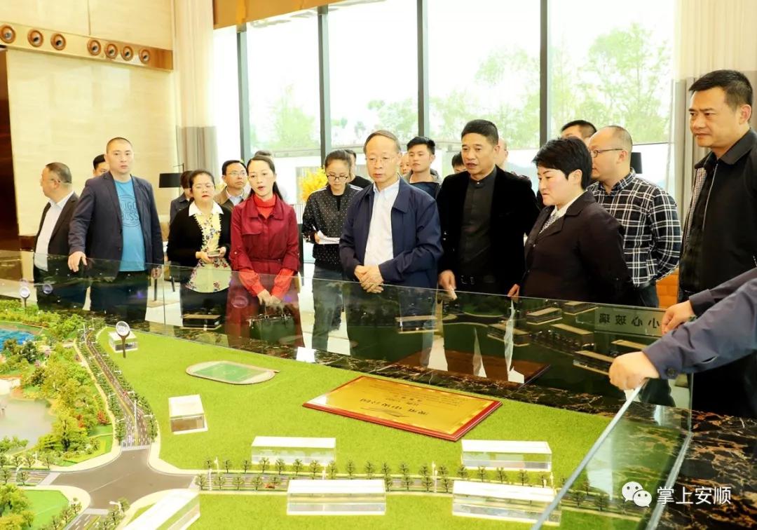 陳訓華到安順經開區調研督導重點項目和重大工程推進情況