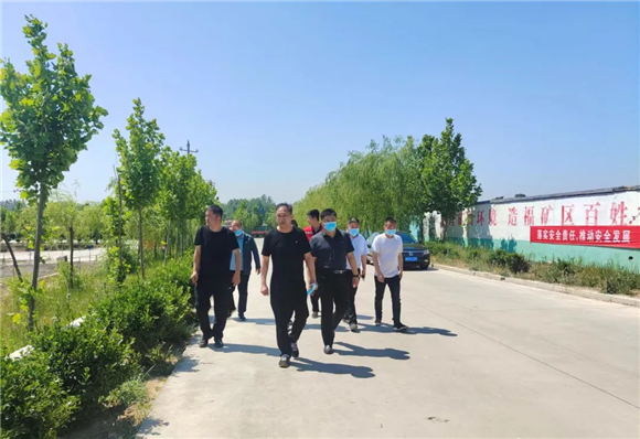 汶上縣委常委、副縣長張沉靜，縣人大常委會副主任武文忠深入礦區(qū)督導(dǎo)生態(tài)修復(fù)治理工作